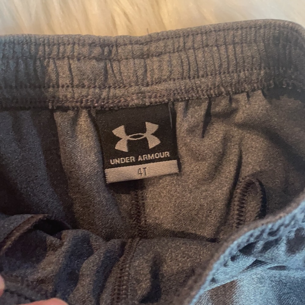 NWOT under armour grey & black shorts w pockets. Size 4 boys. *1 - Picture 3 of 5